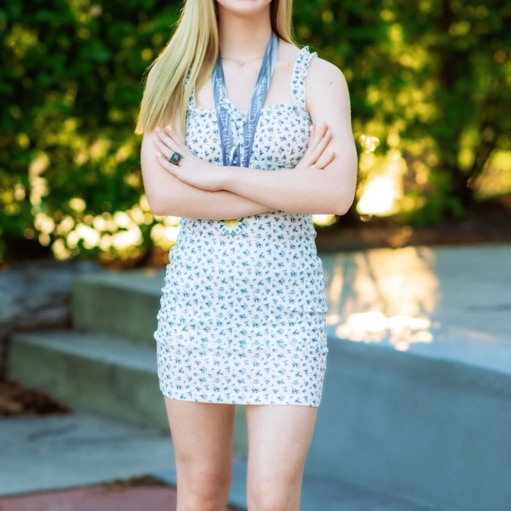 Floral White and Blue Dress - Picture 3 of 3